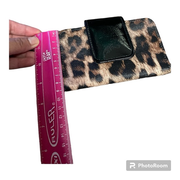 •Leopard Print Wallet - Picture 5 of 5